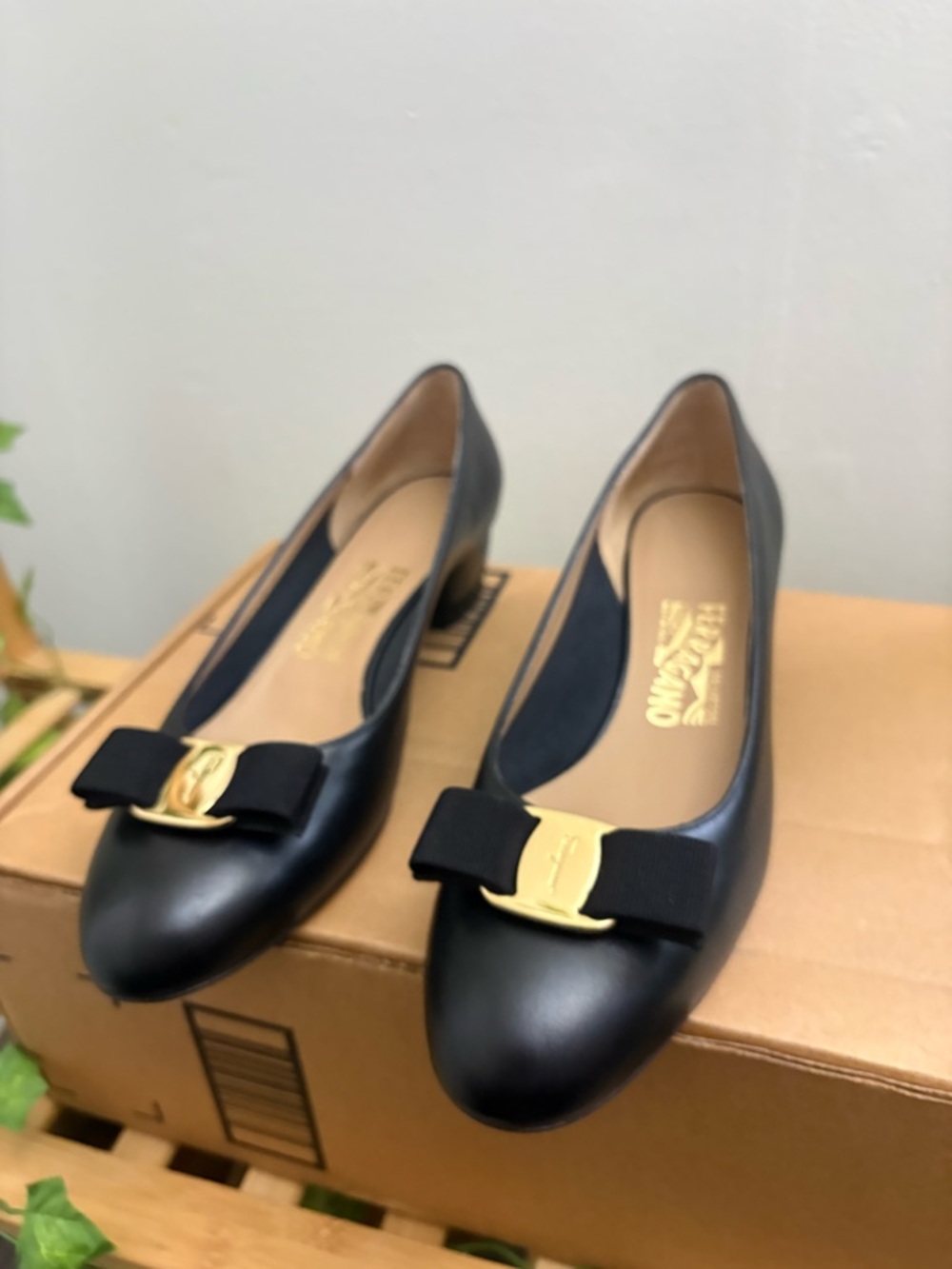 Salvatore Ferragamo Black Leather Bow Ballet Flats with Gold Hardware - Picture 5 of 8